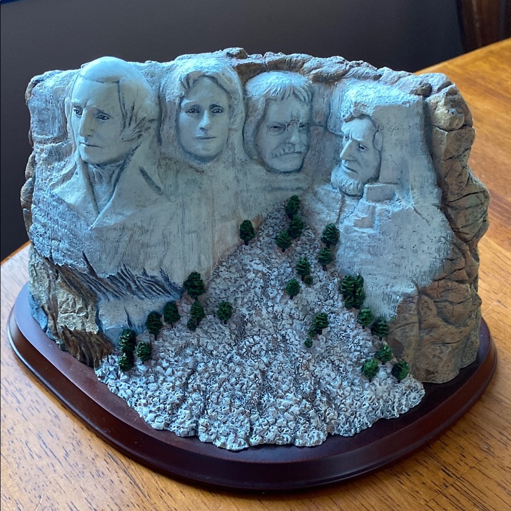 Mount Rushmore carving/sculpture